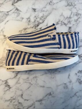 SeaVees Blue & Cream Striped Slip-On Sneakers size 10